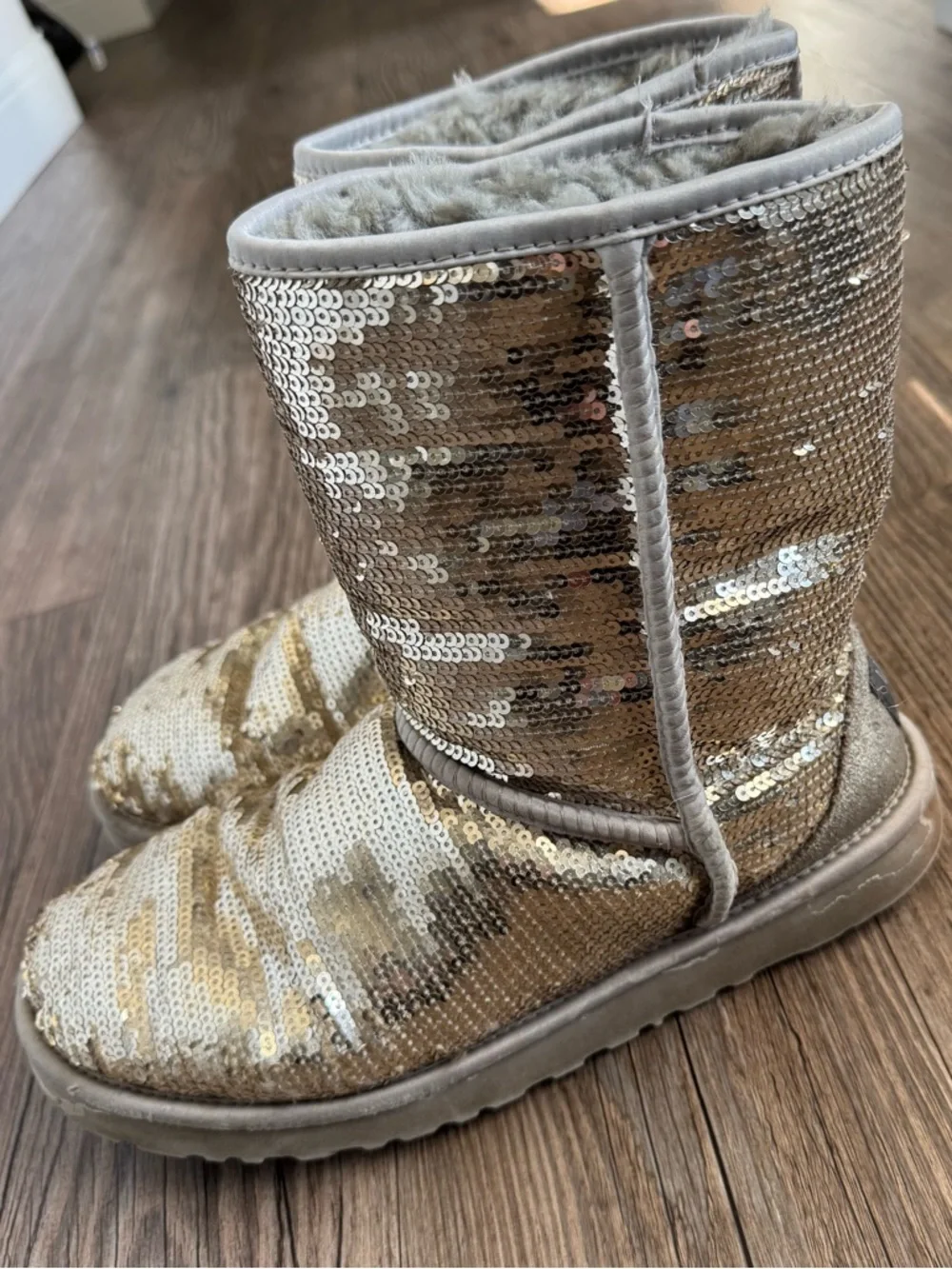 UGG Classic Short Sparkle Sequin Boots Champagne Bronze Gold Women's Size 9